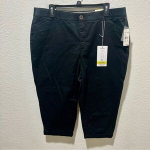 Intro. love the fit NWT Black Hailey Embroidered Waist Roll-Up Cuff Twill Capri